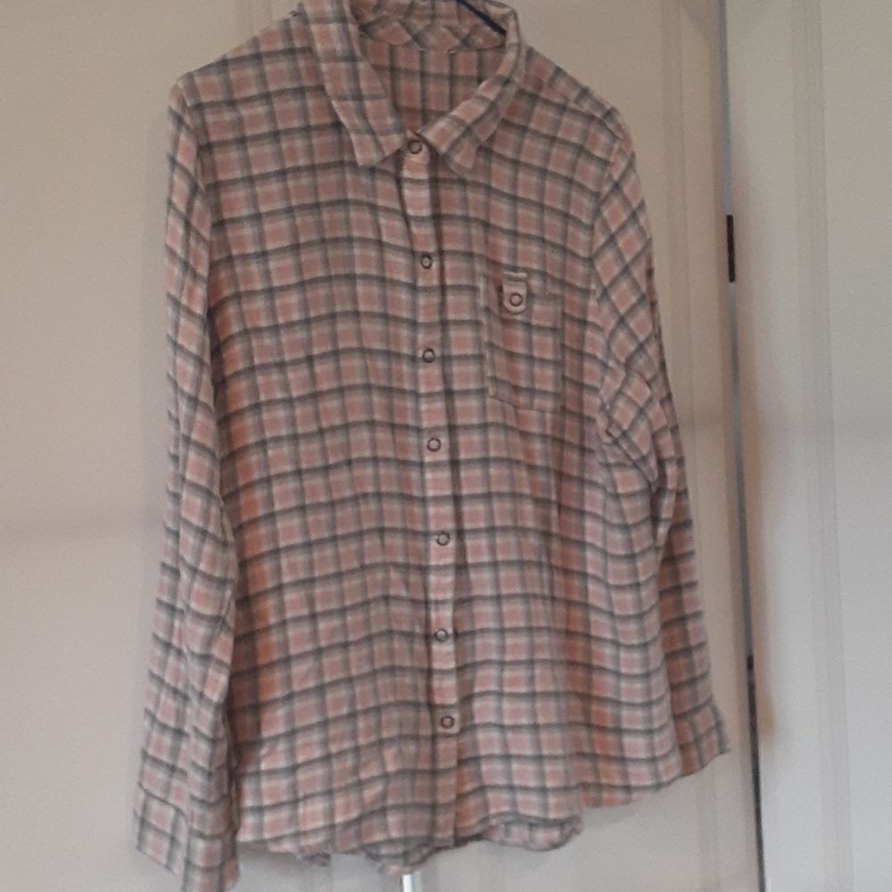 Women' size S cozy‎ flannel feel shirt with snap front
